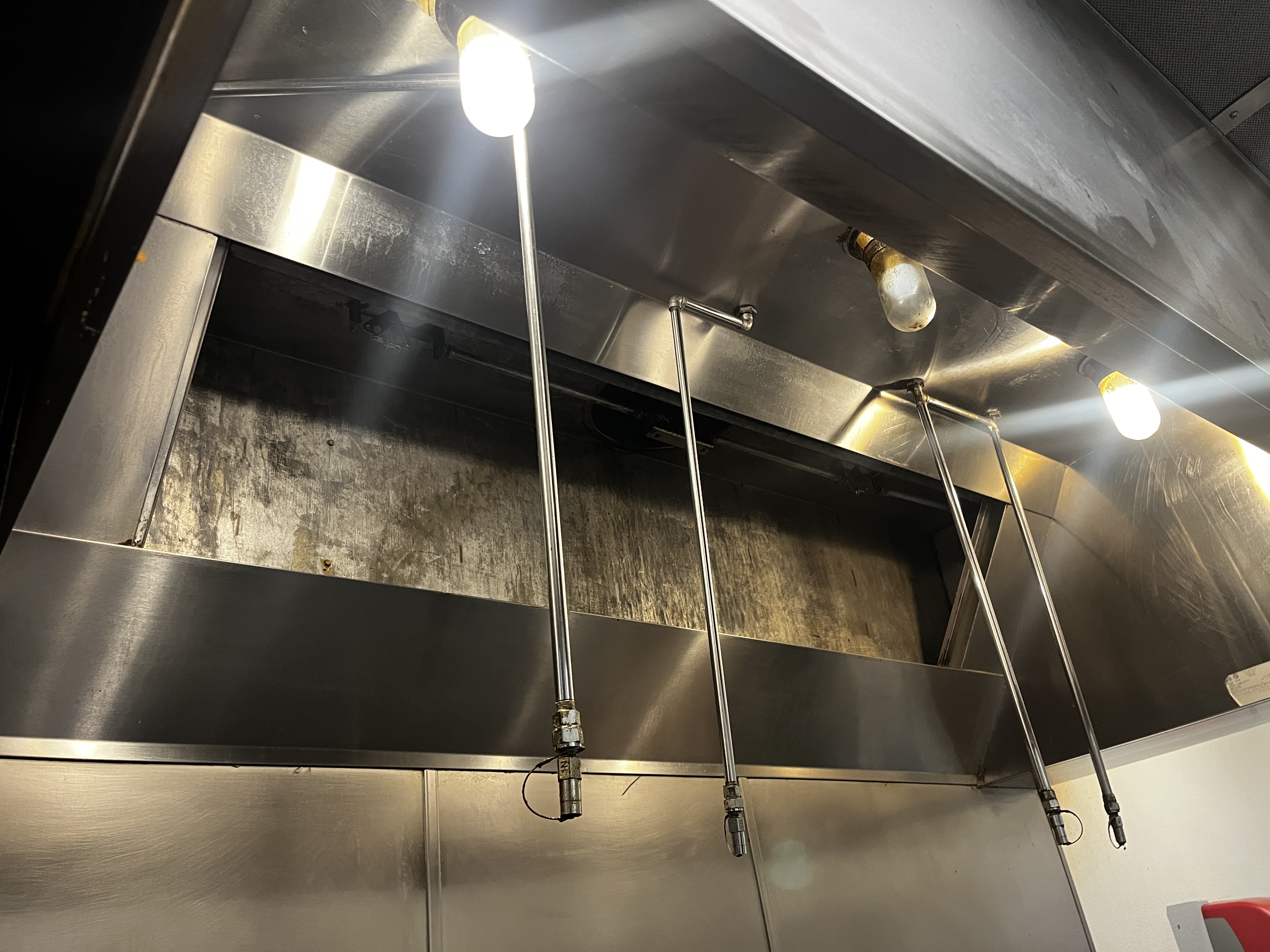 Hood system after cleaning - sparkling clean